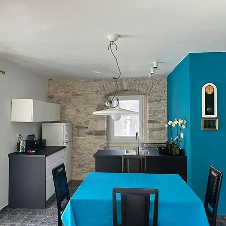 House Carmen * Sutivan